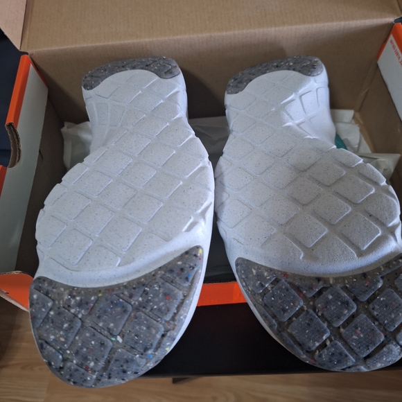 Nike Women Teal ACG Slip-On Sneakers - Picture 6 of 6